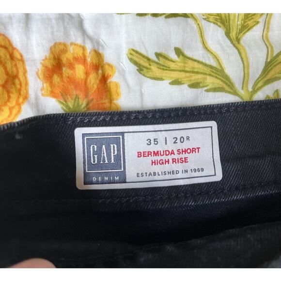 Gap Women's High Rise Bermuda Denim Jean Short Black Distressed | Size 20 / 35 R - Picture 2 of 4